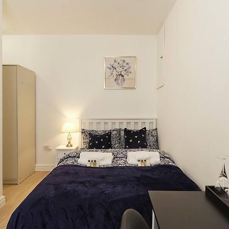 Rofennie Suite -Luxury Ensuite Room! Maidstone Esterno foto