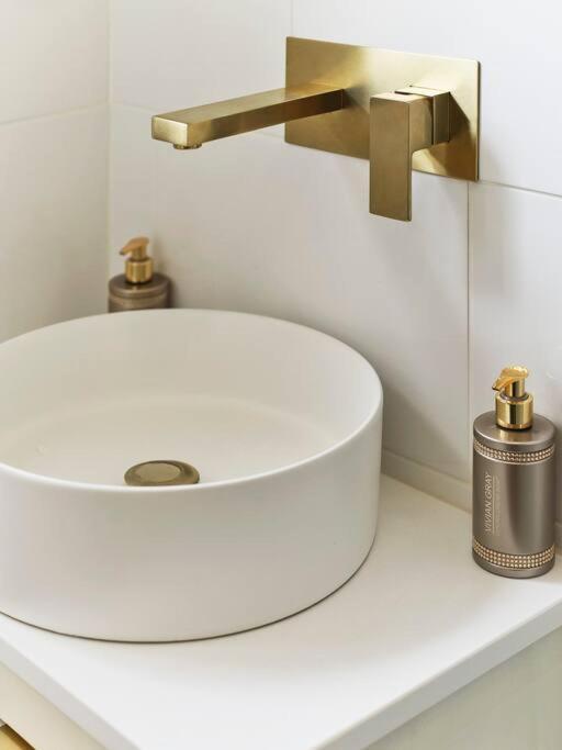 Rofennie Suite -Luxury Ensuite Room! Maidstone Esterno foto