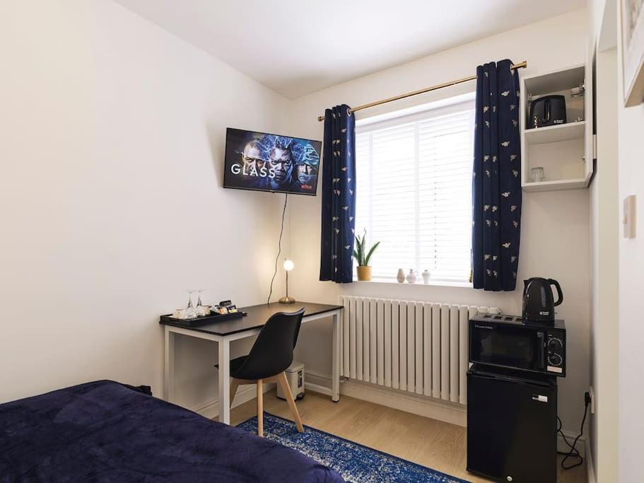 Rofennie Suite -Luxury Ensuite Room! Maidstone Esterno foto