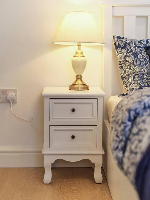 Rofennie Suite -Luxury Ensuite Room! Maidstone Esterno foto
