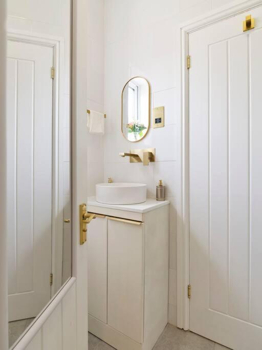 Rofennie Suite -Luxury Ensuite Room! Maidstone Esterno foto