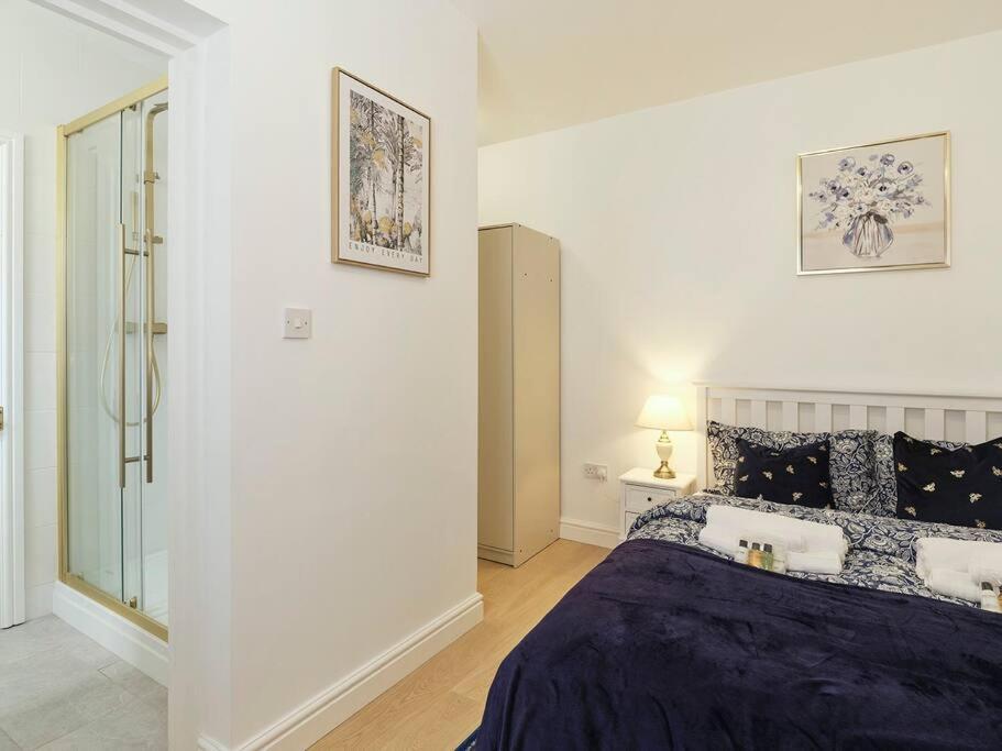 Rofennie Suite -Luxury Ensuite Room! Maidstone Esterno foto