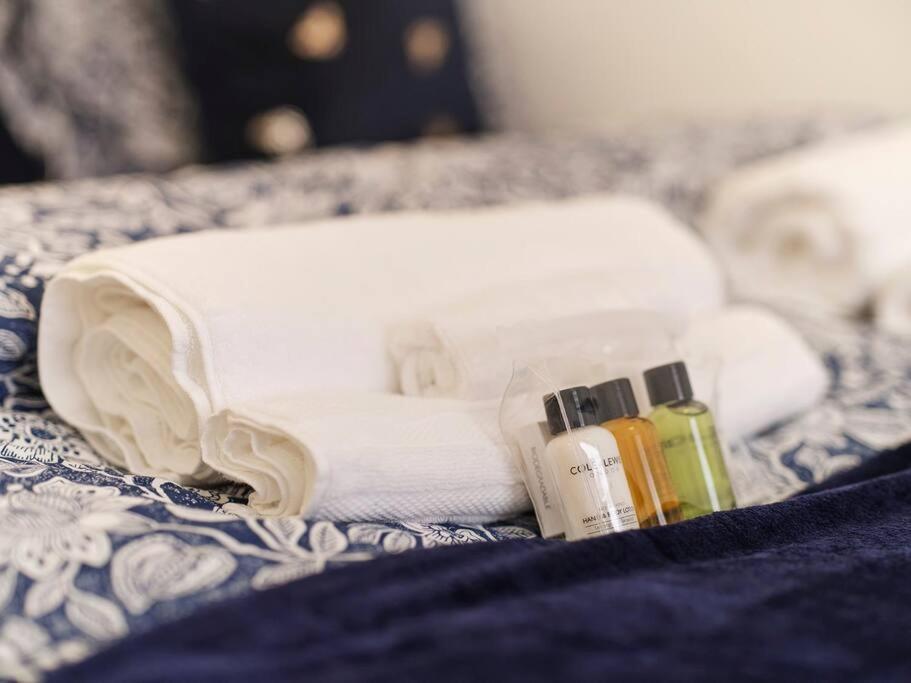 Rofennie Suite -Luxury Ensuite Room! Maidstone Esterno foto