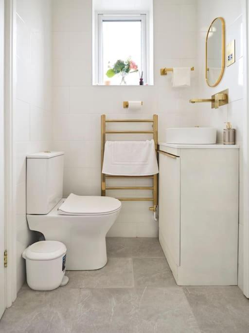 Rofennie Suite -Luxury Ensuite Room! Maidstone Esterno foto