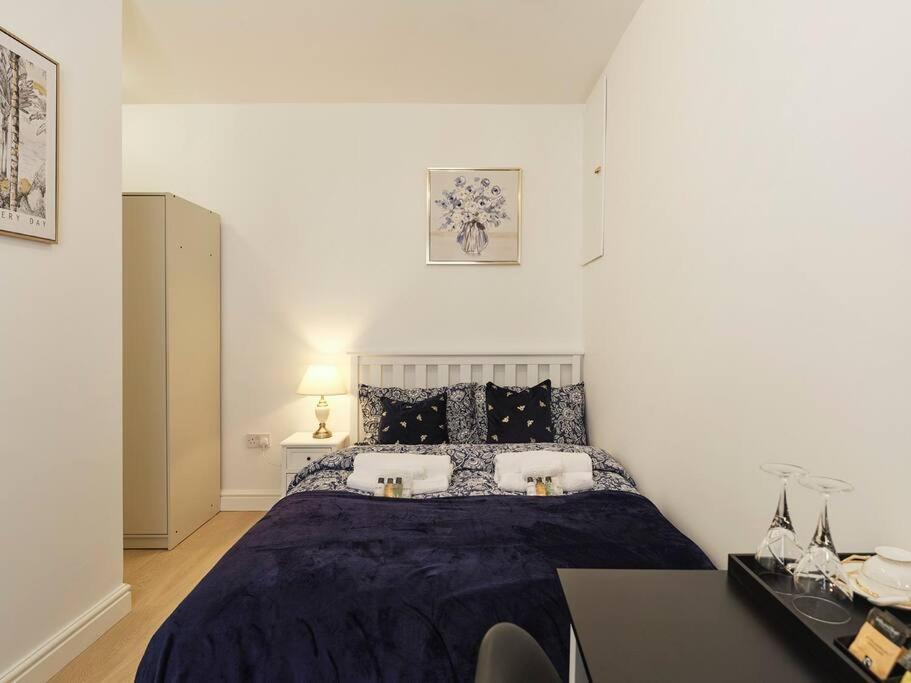 Rofennie Suite -Luxury Ensuite Room! Maidstone Esterno foto