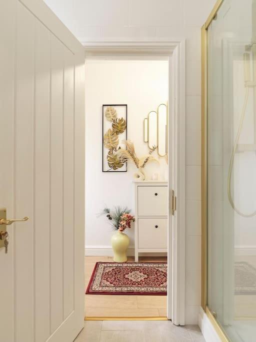 Rofennie Suite -Luxury Ensuite Room! Maidstone Esterno foto